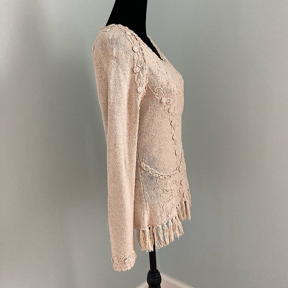 Pier 1 Imports Vintage Silk Blend Long-Sleeve V-Neck Sweater Beige Size Small - Picture 2 of 6